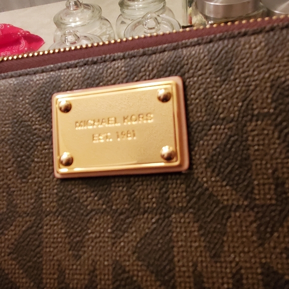 Michael kors wallet - Picture 2 of 7